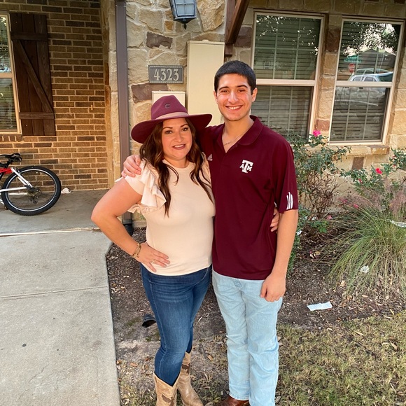 Meet your Posher, Kristina - Picture 2 of 5